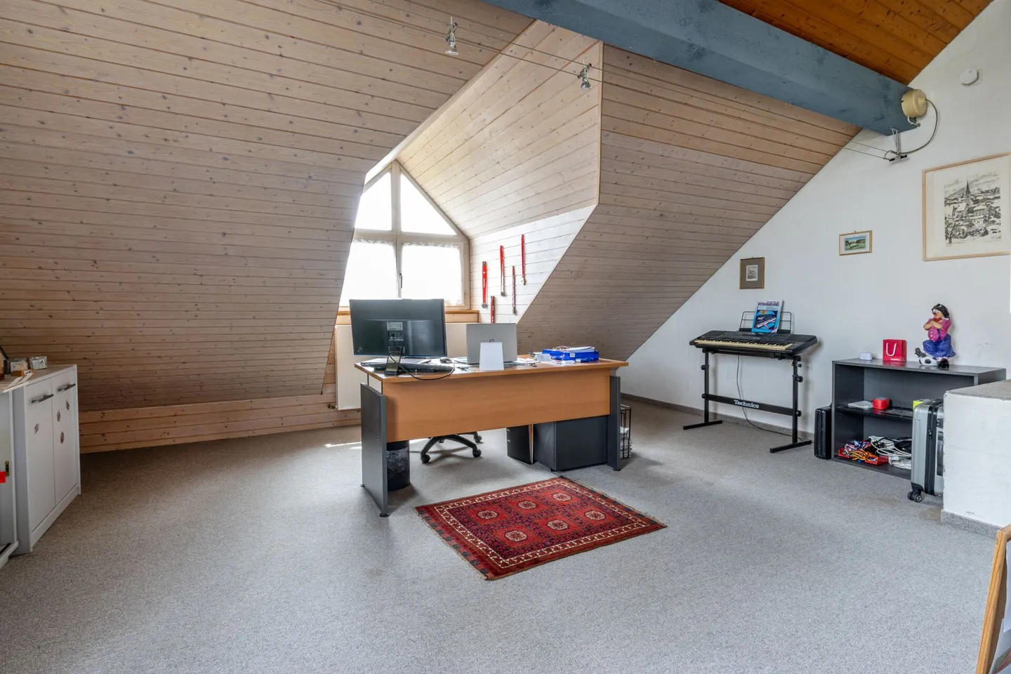 Maison d'angle de 4,5 pièces avec potentiel d'extension, grand jardin et emplacement résidentiel fiscalement avantageux à Seuzach - Photo 23 sur 30