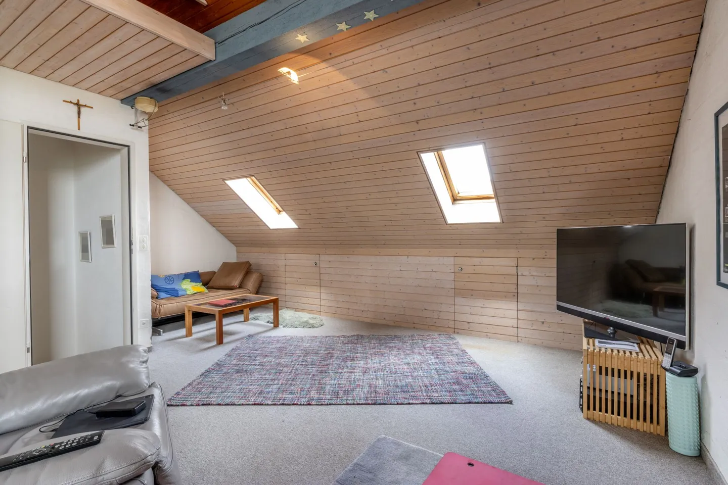 Maison d'angle de 4,5 pièces avec potentiel d'extension, grand jardin et emplacement résidentiel fiscalement avantageux à Seuzach - Photo 24 sur 30