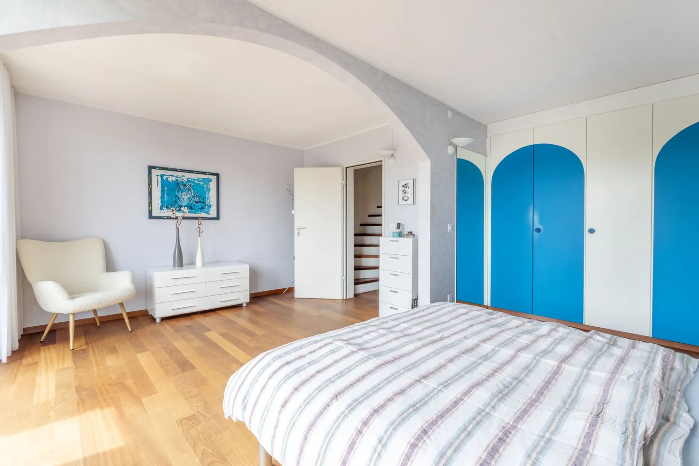 Maison d'angle de 4,5 pièces avec potentiel d'extension, grand jardin et emplacement résidentiel fiscalement avantageux à Seuzach - Photo 21 sur 30