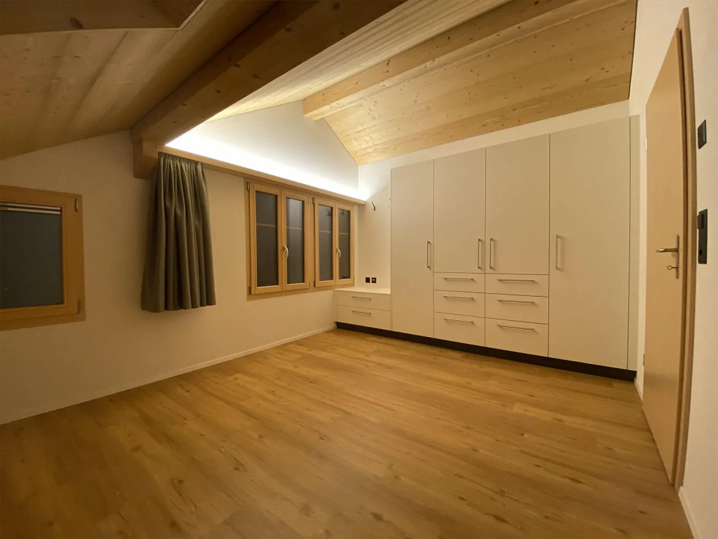 Appartement penthouse 3 pièces - Photo 3 sur 9