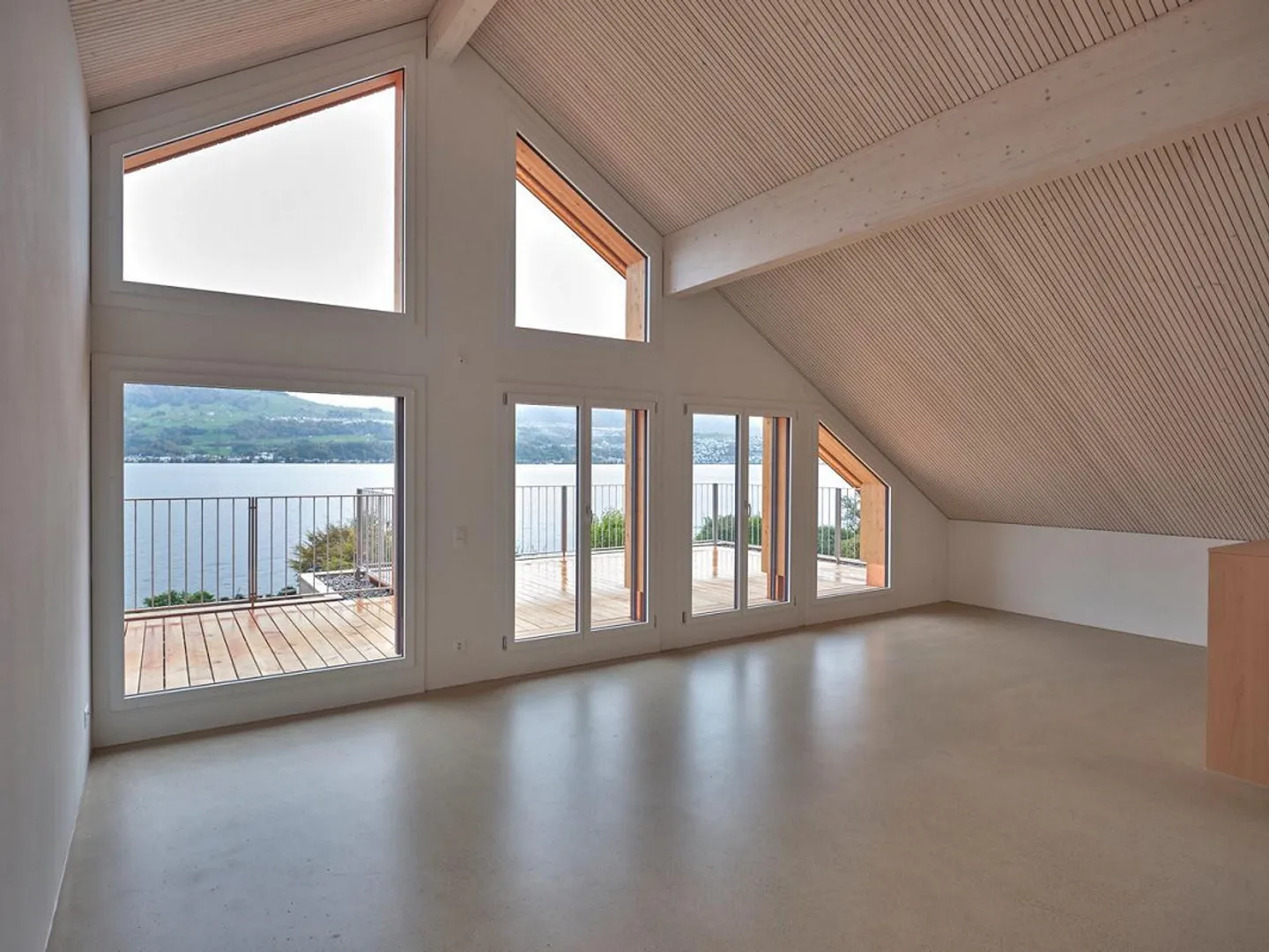 Penthouse apartment in Uerikon with private lake access - Photo 12 of 22