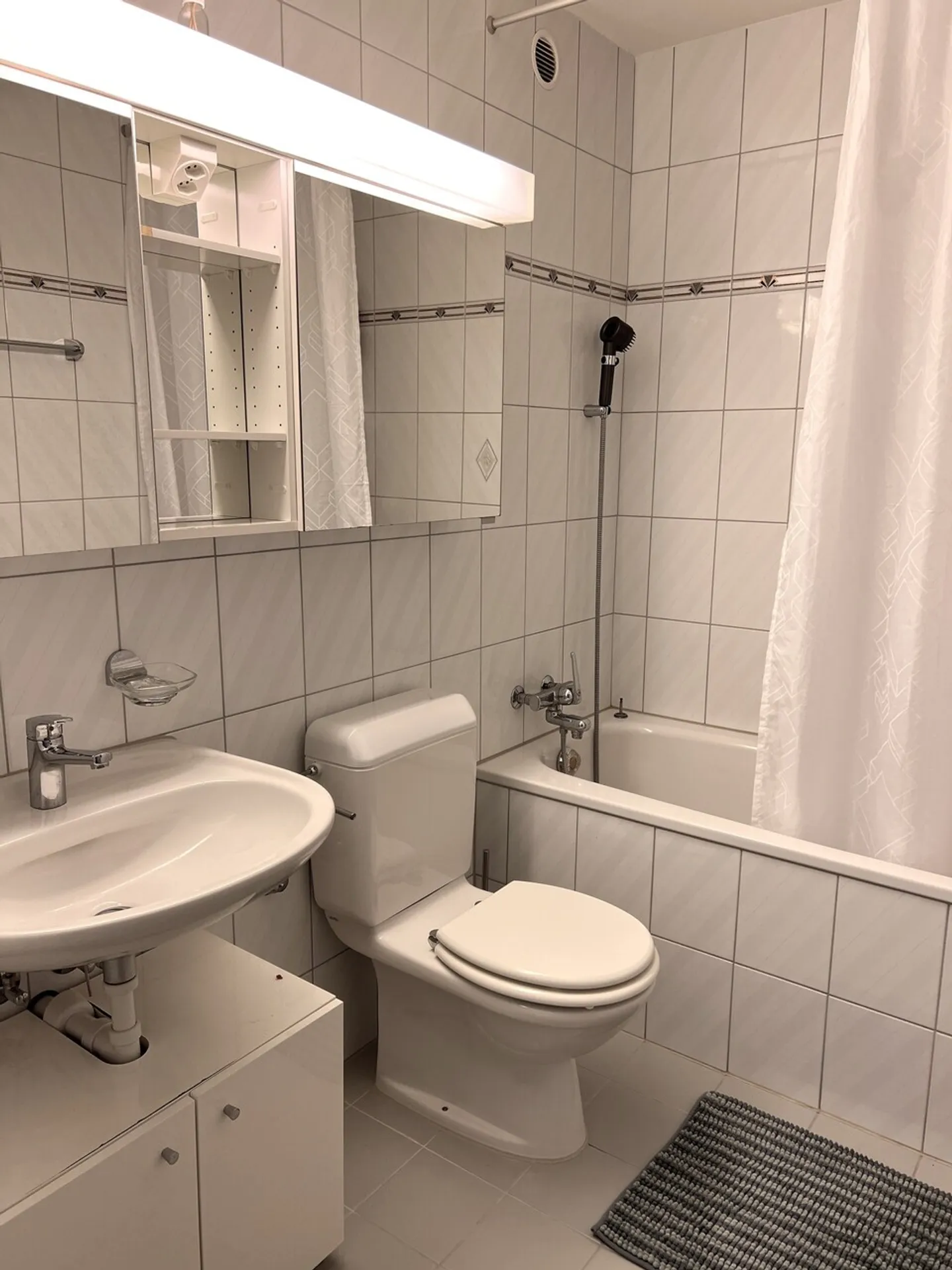 Living close to the center - convenient for everyday life, work, and excursions - Photo 5 of 11