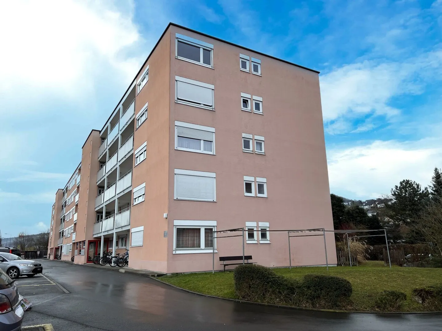 Living close to the center - convenient for everyday life, work, and excursions - Photo 8 of 11