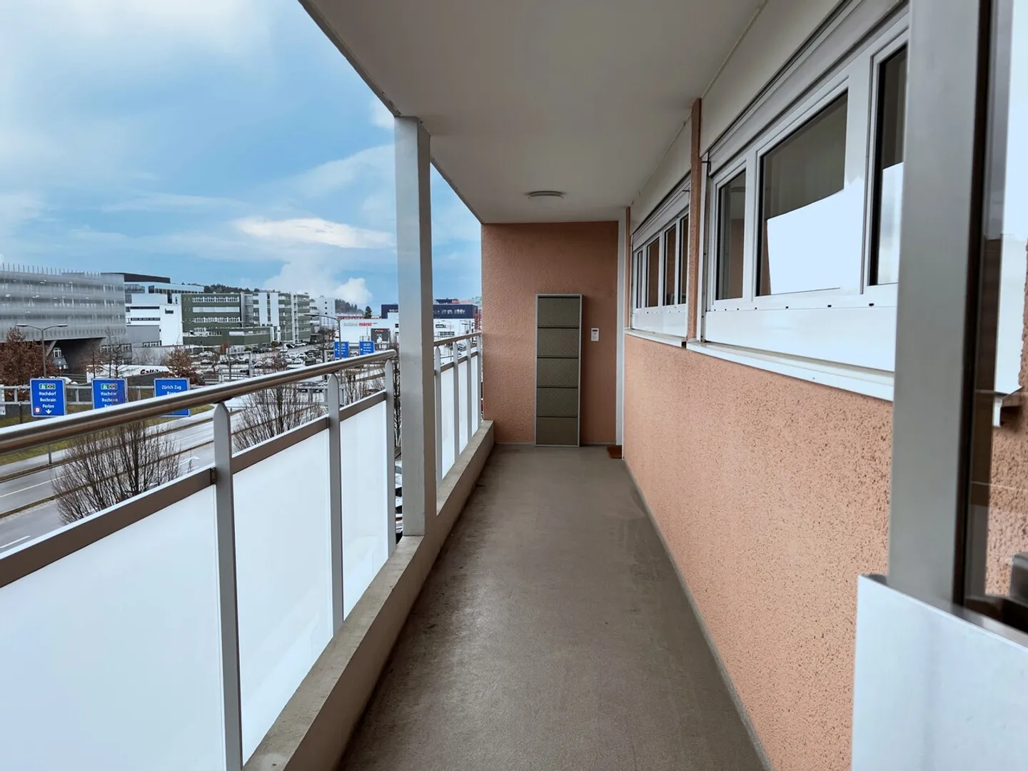 Living close to the center - convenient for everyday life, work, and excursions - Photo 10 of 11