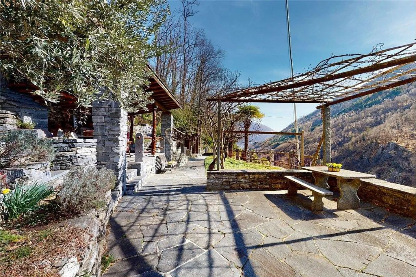 Tessiner Haus mit 6 Zimmern, Rasen und Wald - Foto 5 von 13