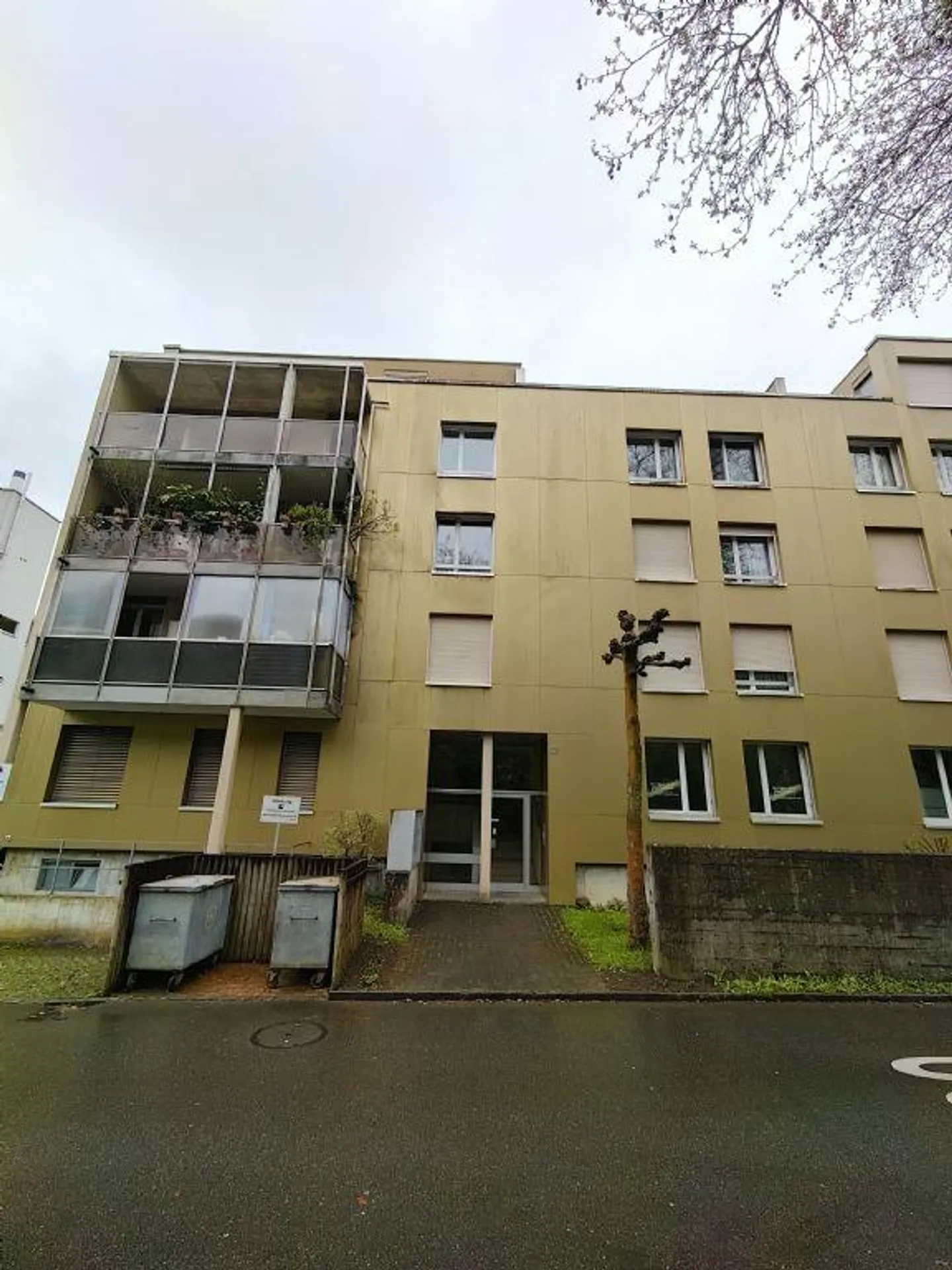 PARKING POSSIBILITIES IN BADEN - Photo 2 of 2