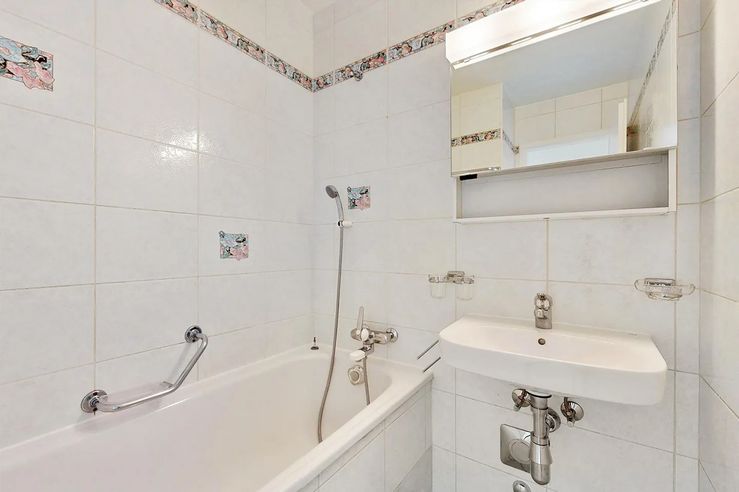 Appartement Charmant avec Jardin - Photo 5 sur 7