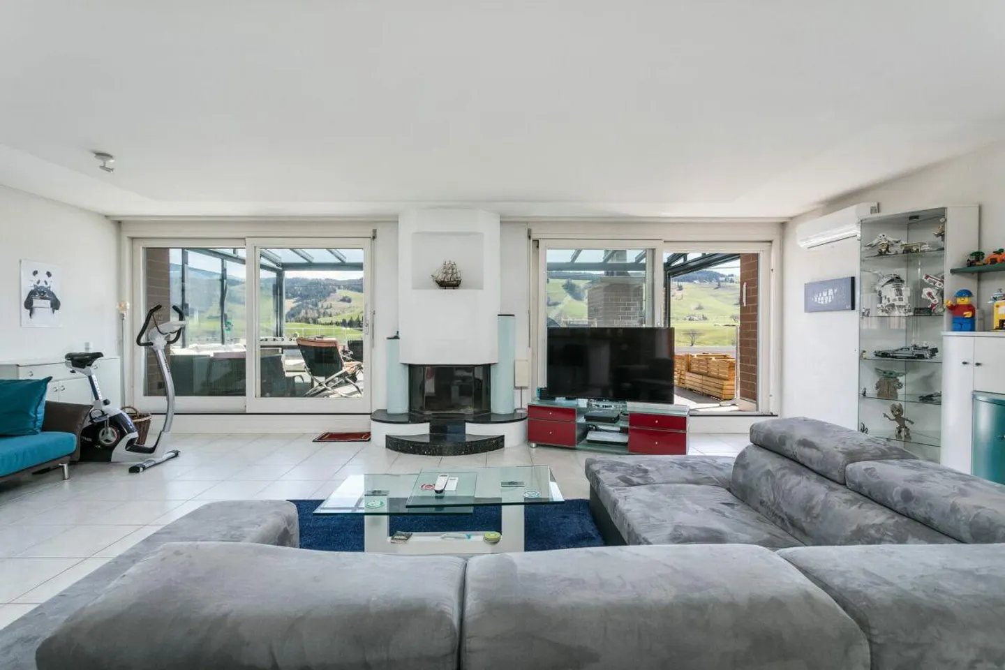 Vivre avec vue : Maison de terrasse de 7,5 pièces avec terrasse panoramique - Photo 3 sur 11
