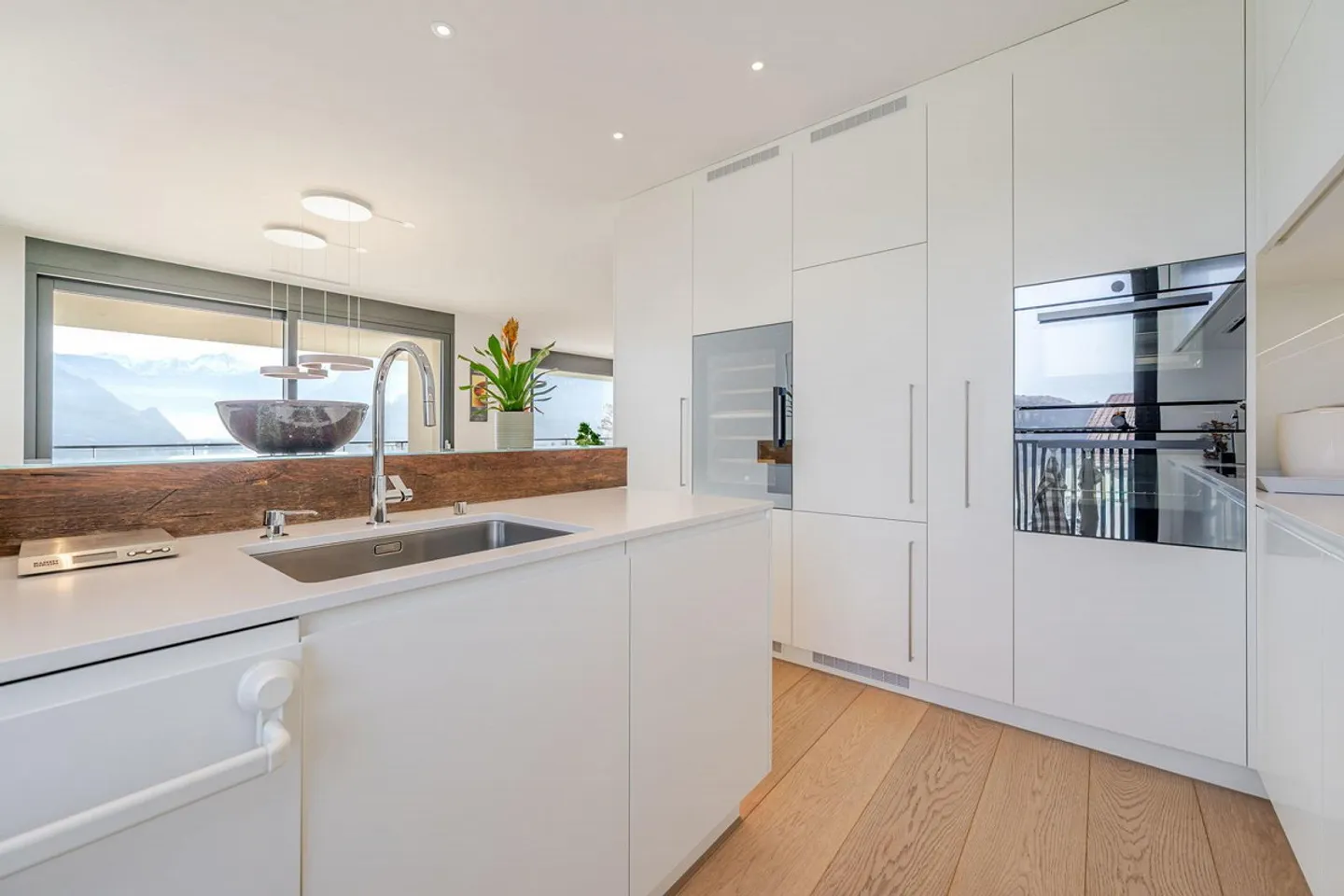 Luxury Above the Lake - Photo 3 of 4