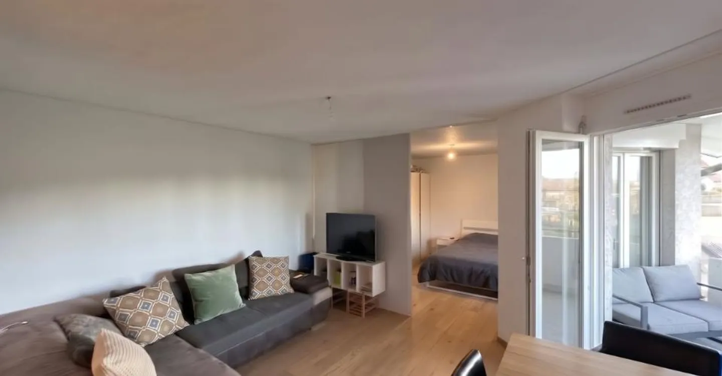 Appartement rénové avec balcons - Photo 1 sur 6