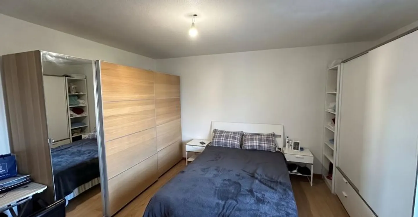 Appartement rénové avec balcons - Photo 3 sur 6