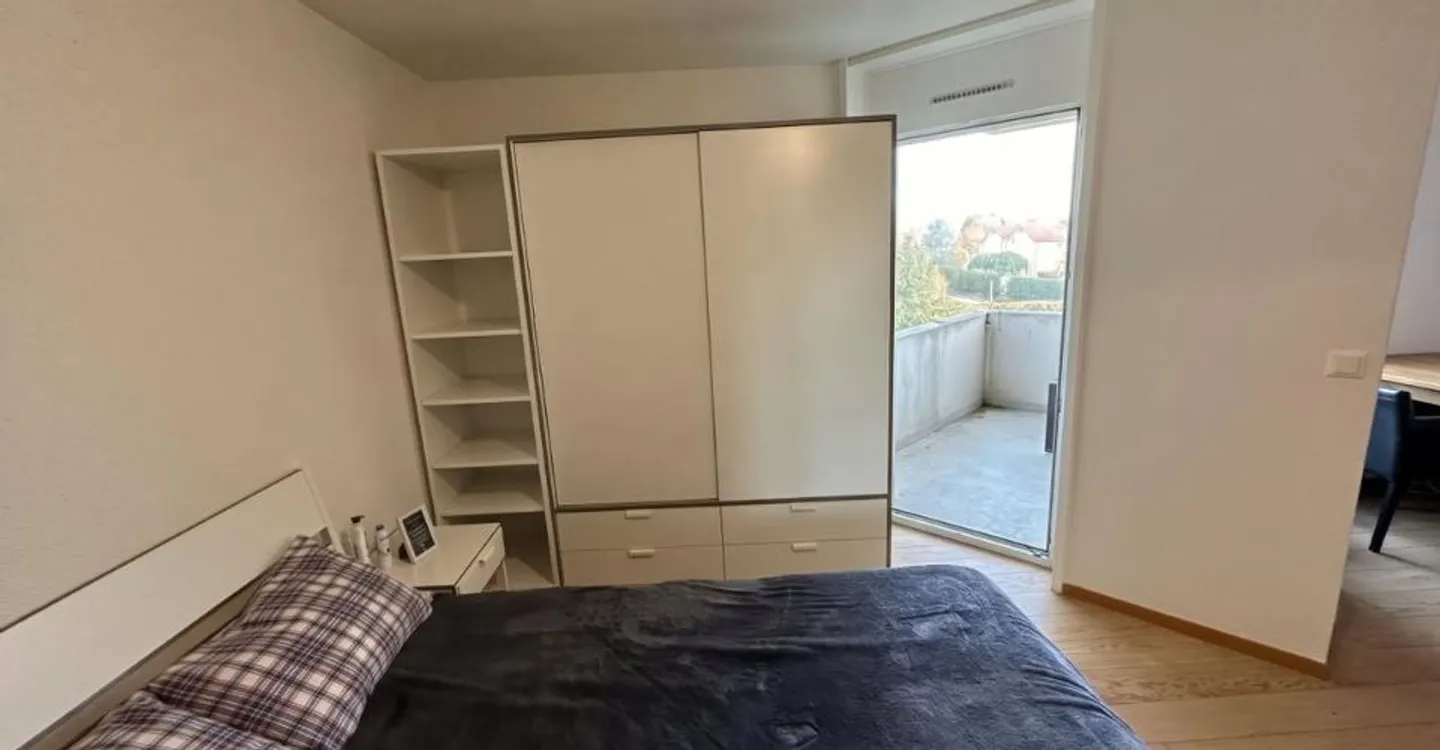 Appartement rénové avec balcons - Photo 4 sur 6