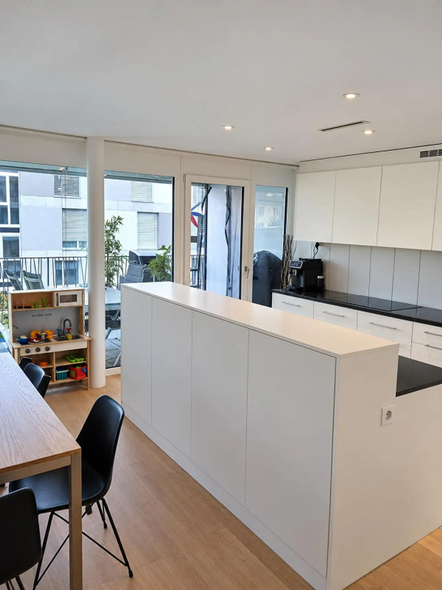 Bright 3.5-room apartment with large balcony - 5 minutes to the lake - Photo 2 of 9