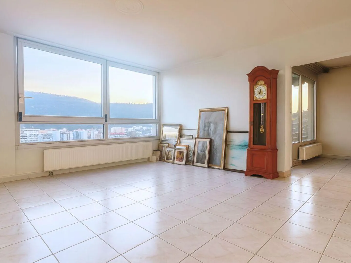 Appartement en dernier étage avec balcon - Photo 2 sur 14