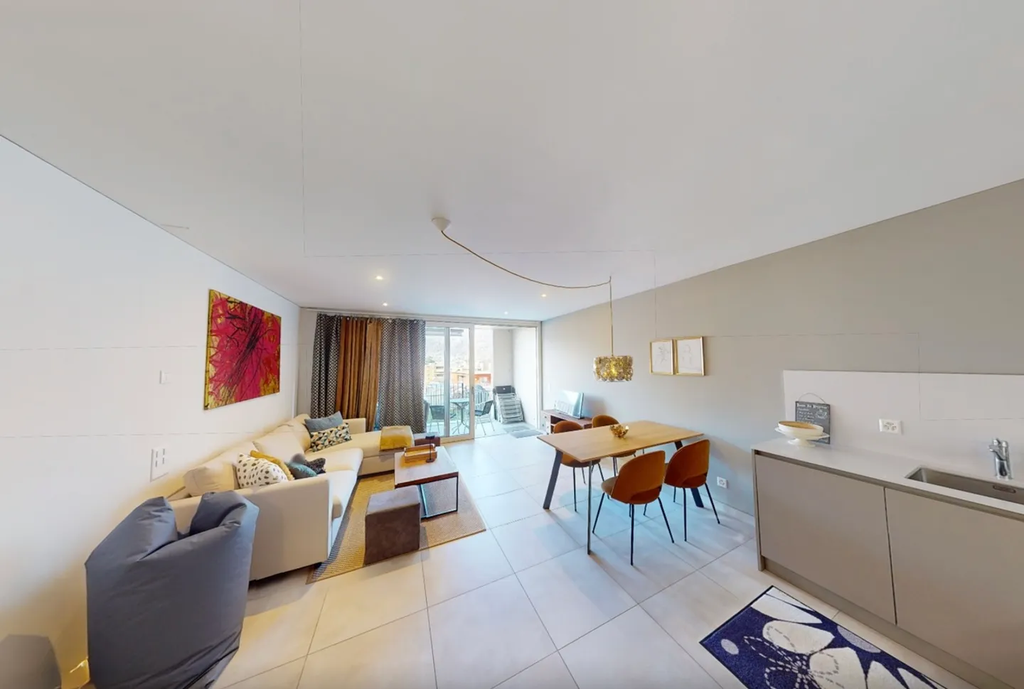 Appartamento elegante che unisce comfort e design - Foto 4 di 15