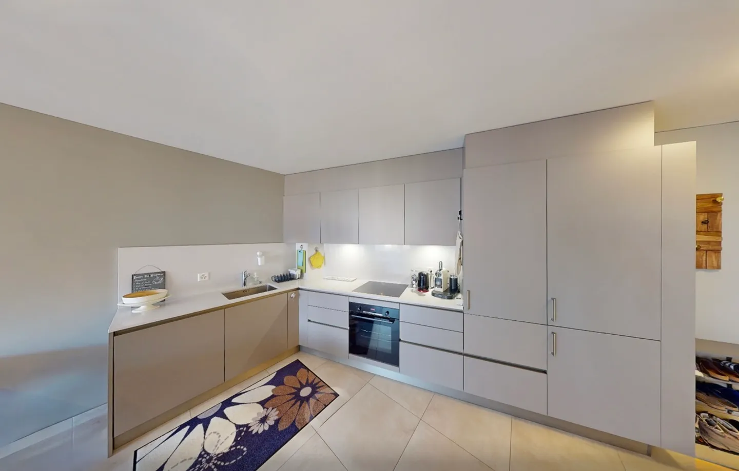 Appartamento elegante che unisce comfort e design - Foto 7 di 15