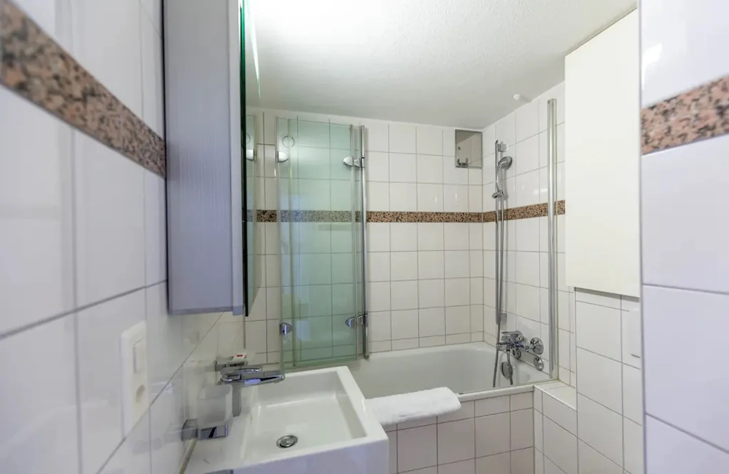 Apartment for rent - Photo 3 of 4
