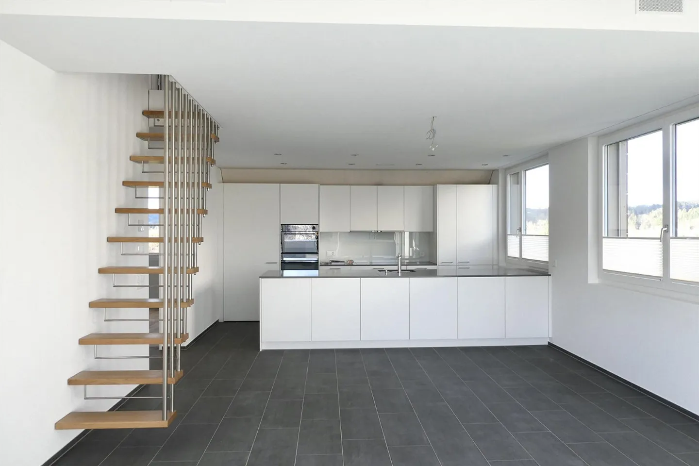 Attractive 4.5-room penthouse apartment with sunny terrace - Photo 2 of 9