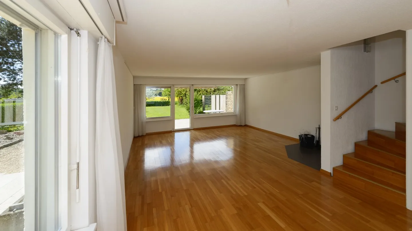 Viel Platz für Sie und Ihre Familie - gepflegtes Doppelhaus am Rande der Bauzone - Foto 7 von 12