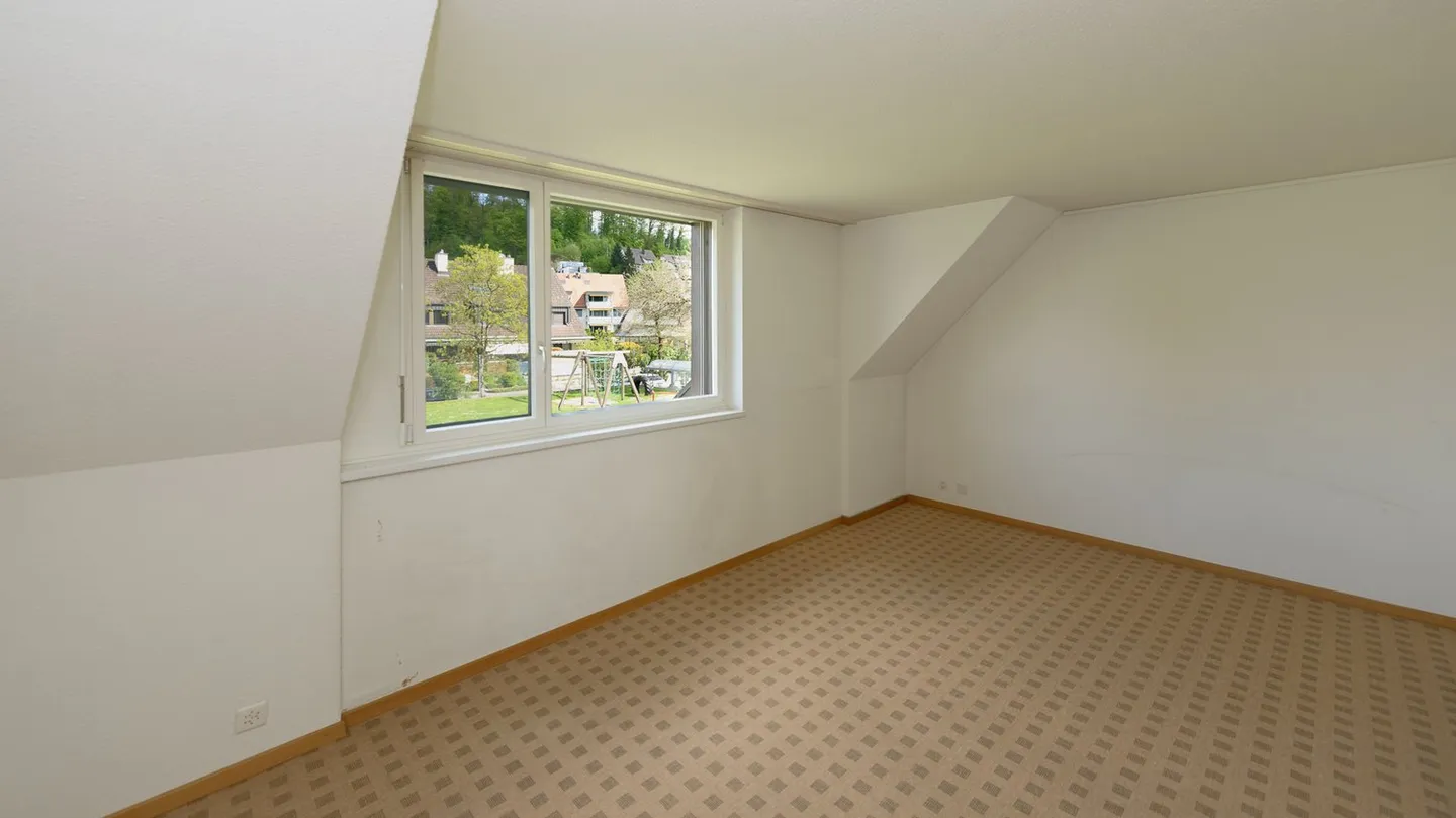 Viel Platz für Sie und Ihre Familie - gepflegtes Doppelhaus am Rande der Bauzone - Foto 9 von 12