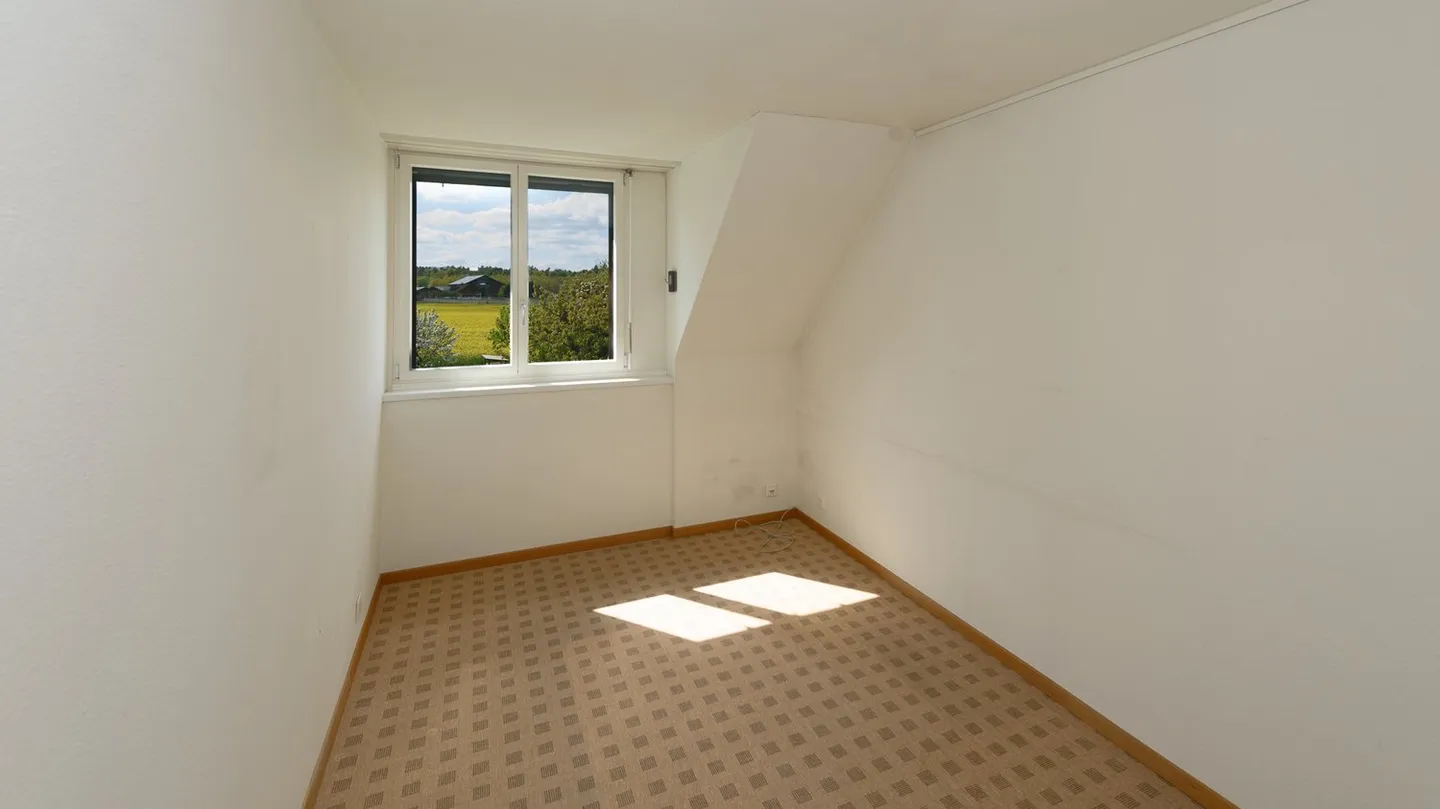 Viel Platz für Sie und Ihre Familie - gepflegtes Doppelhaus am Rande der Bauzone - Foto 11 von 12