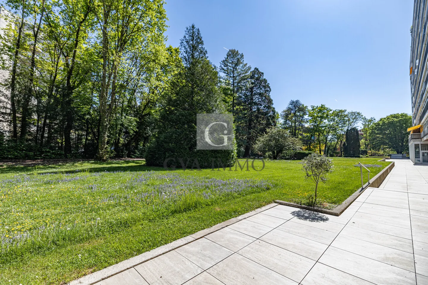 Elegant 2.5-room apartment with loggia and swimming pool in Chêne-Bougeries - Photo 10 of 11