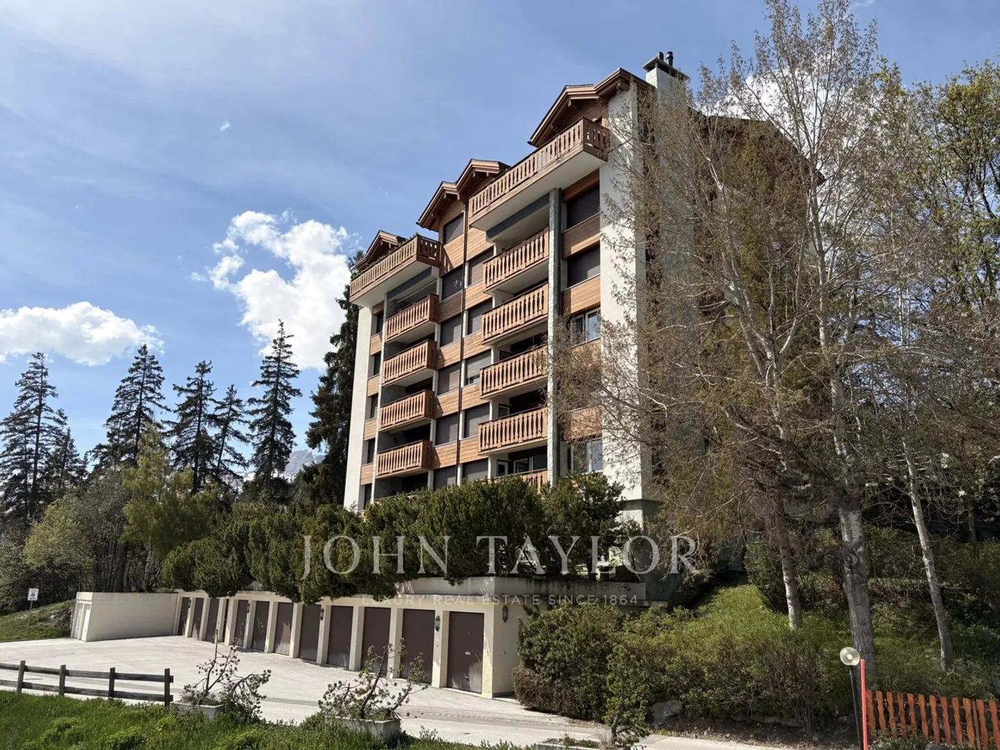 Crans-Montana Centro, 4,5 locali con accesso diretto alle piste, balcone sud e vista sulle Alpi - Foto 1 di 12