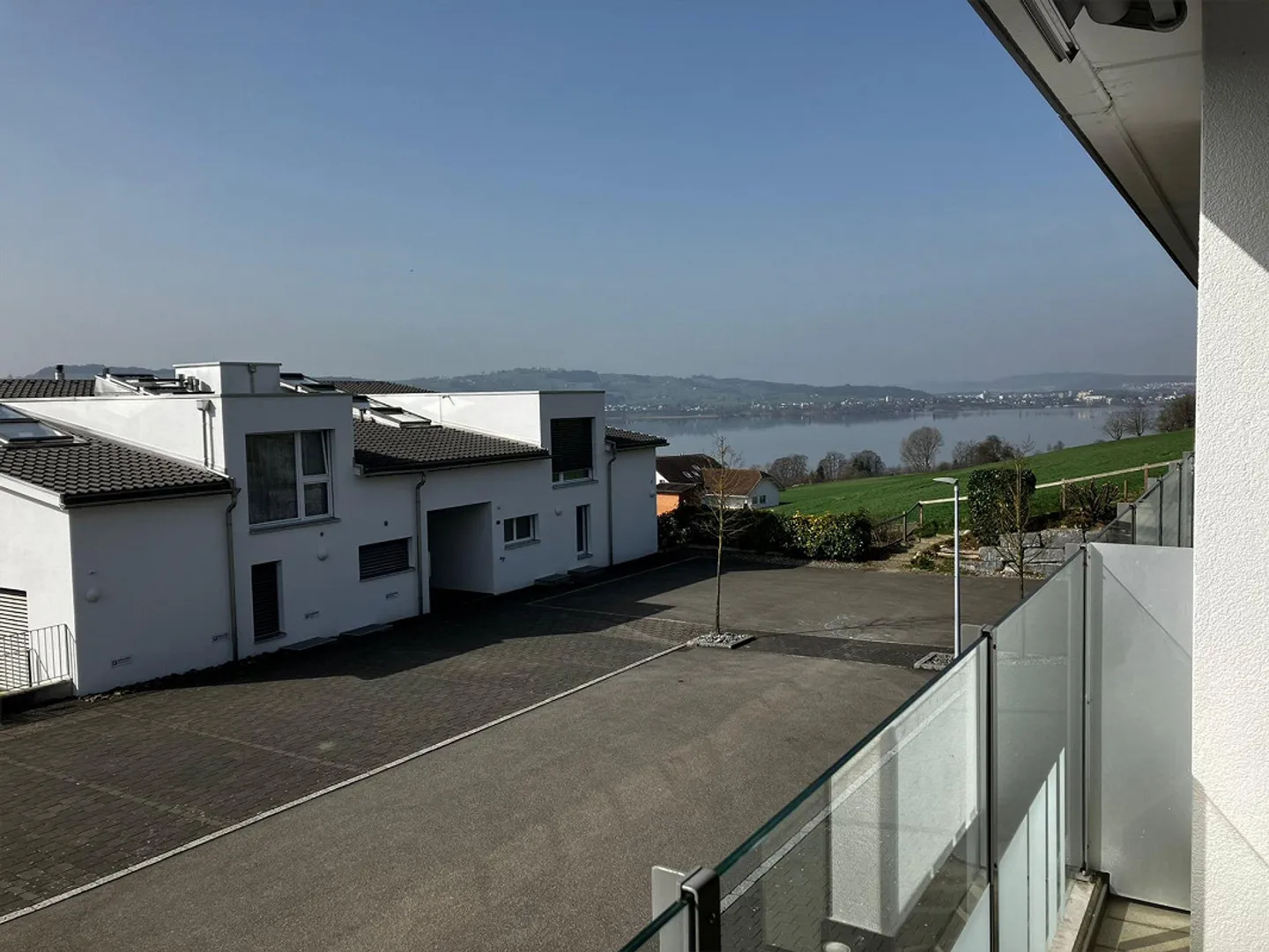 Charmante Wohnung mit Seeblick - Foto 3 von 13