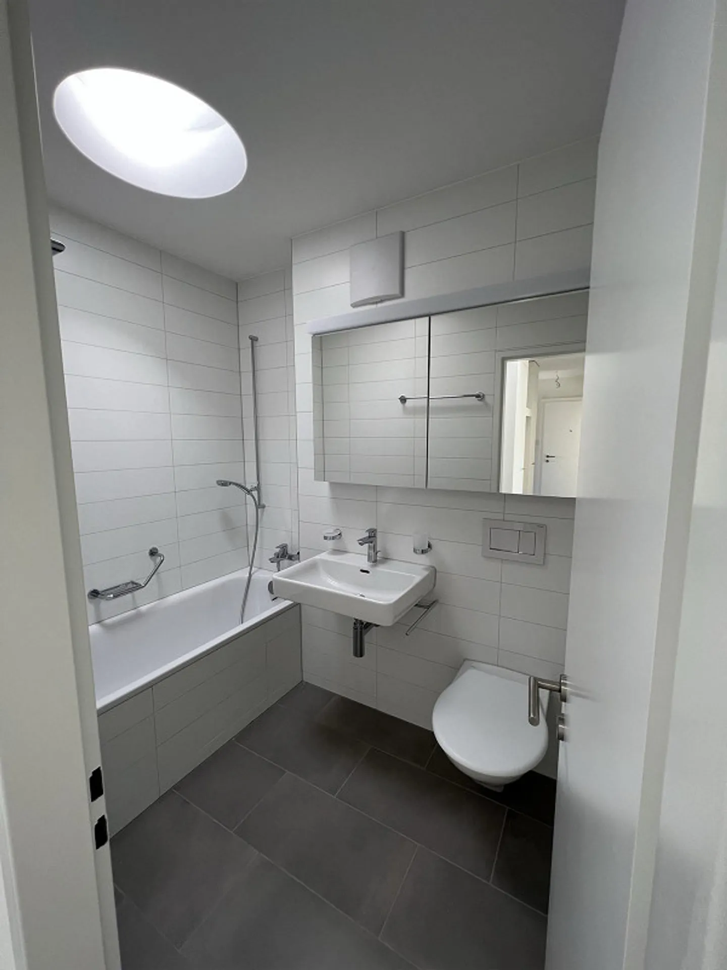 Appartamento attico 3.5 stanze recentemente ristrutturato nel quartiere St. Johann - Foto 8 di 9