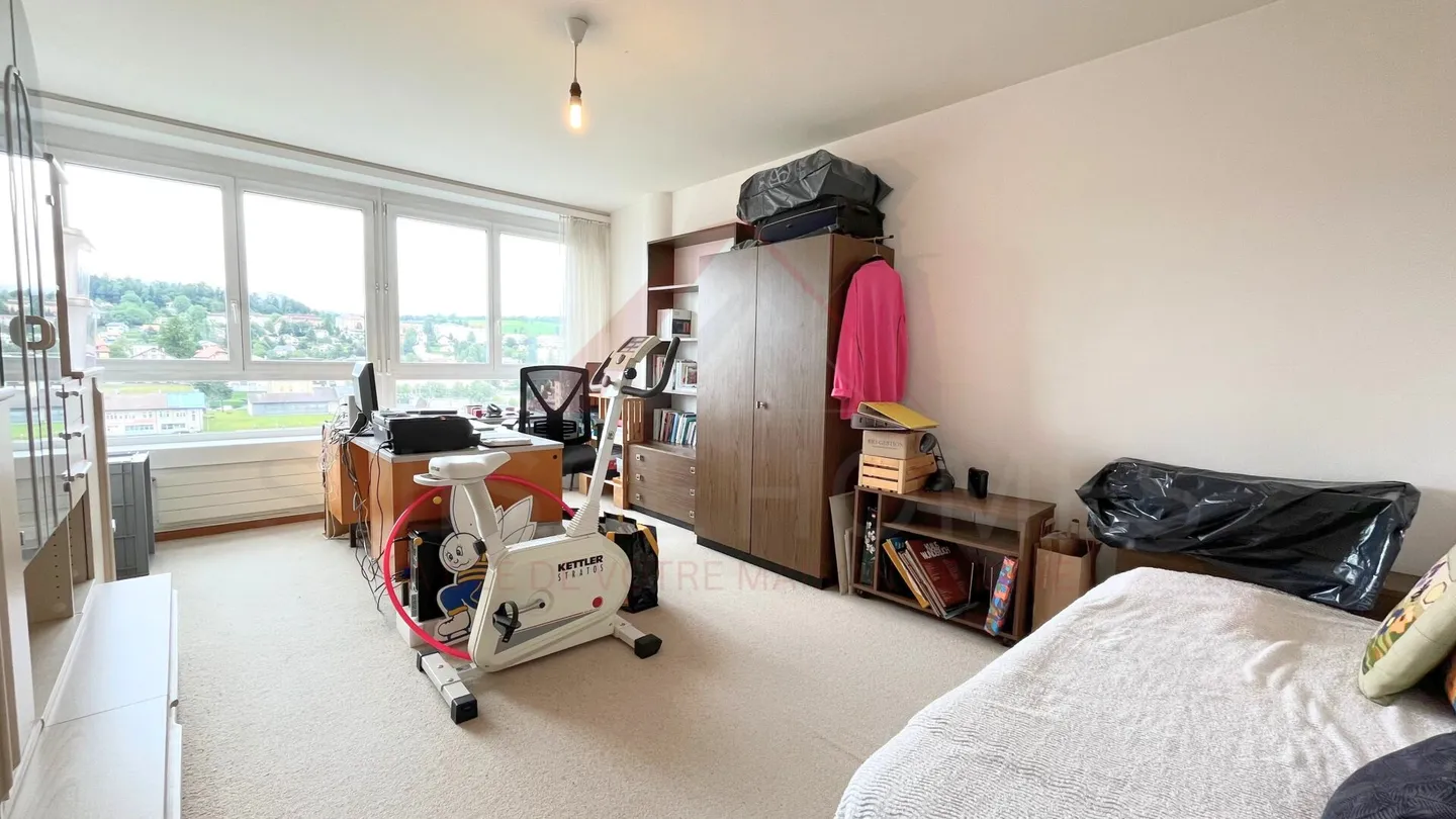 Raro a La Chaux-de-Fonds: spazioso appartamento di 5.5 locali di 150 m² con vista panoramica - Foto 6 di 9