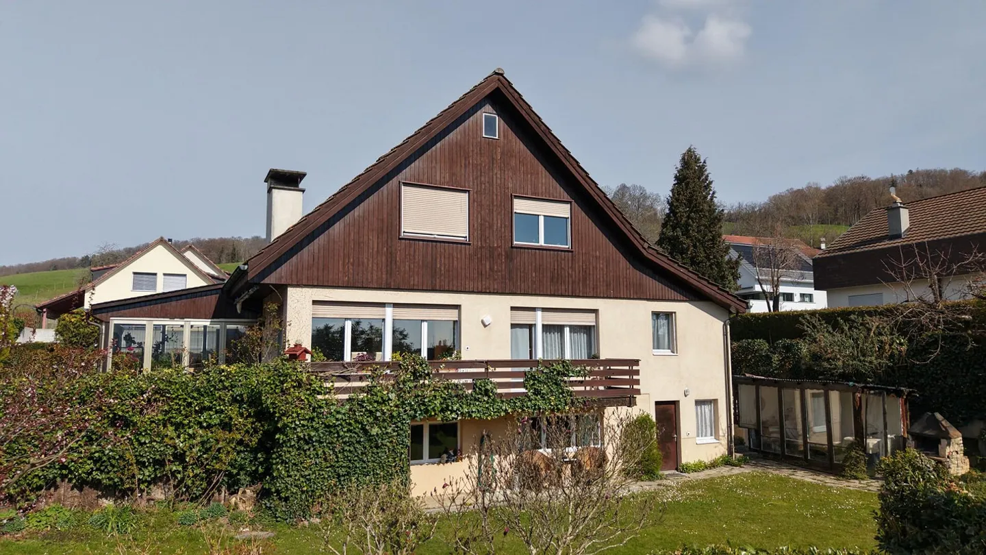 Paradis Familial Ensoleillé avec Potentiel d'Expansion dans un Emplacement de Choix - Photo 1 sur 19