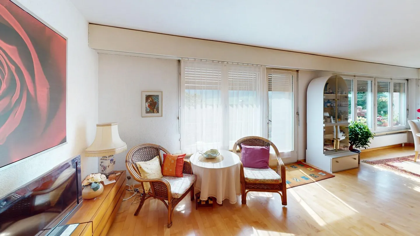 Paradis Familial Ensoleillé avec Potentiel d'Expansion dans un Emplacement de Choix - Photo 3 sur 19