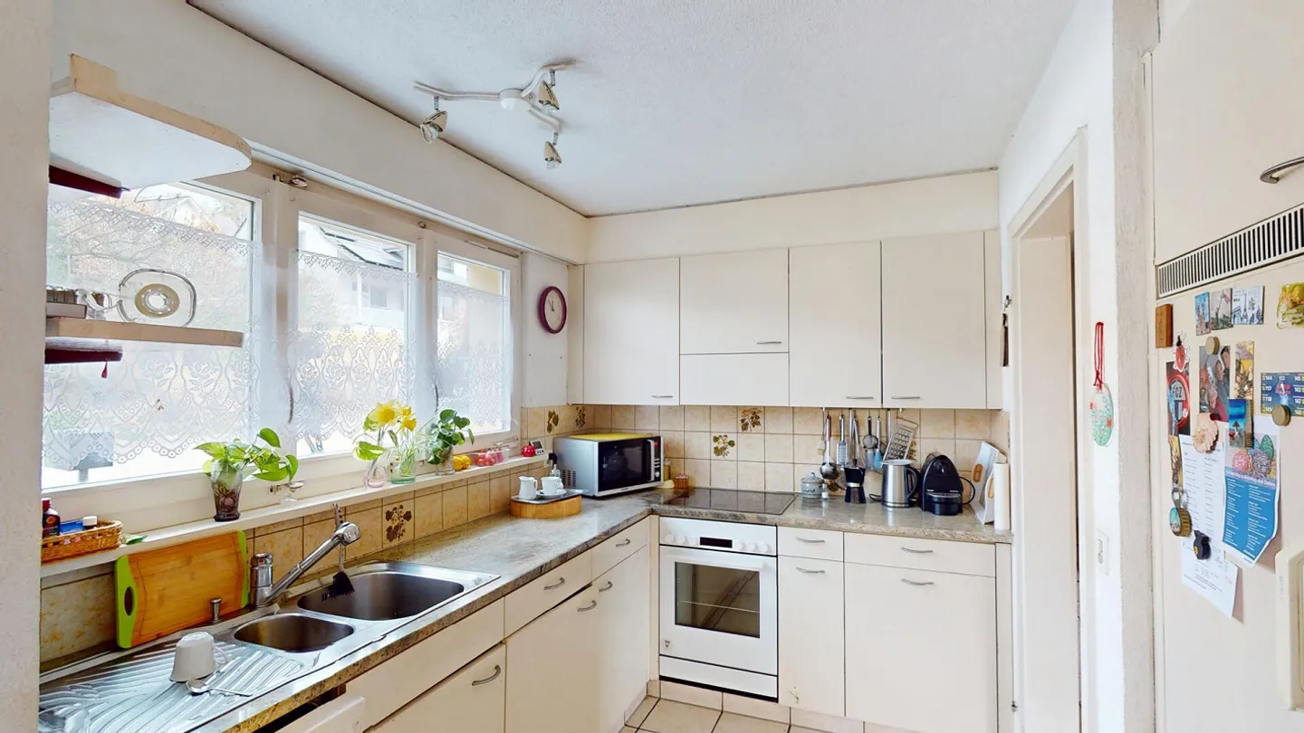 Paradis Familial Ensoleillé avec Potentiel d'Expansion dans un Emplacement de Choix - Photo 4 sur 19