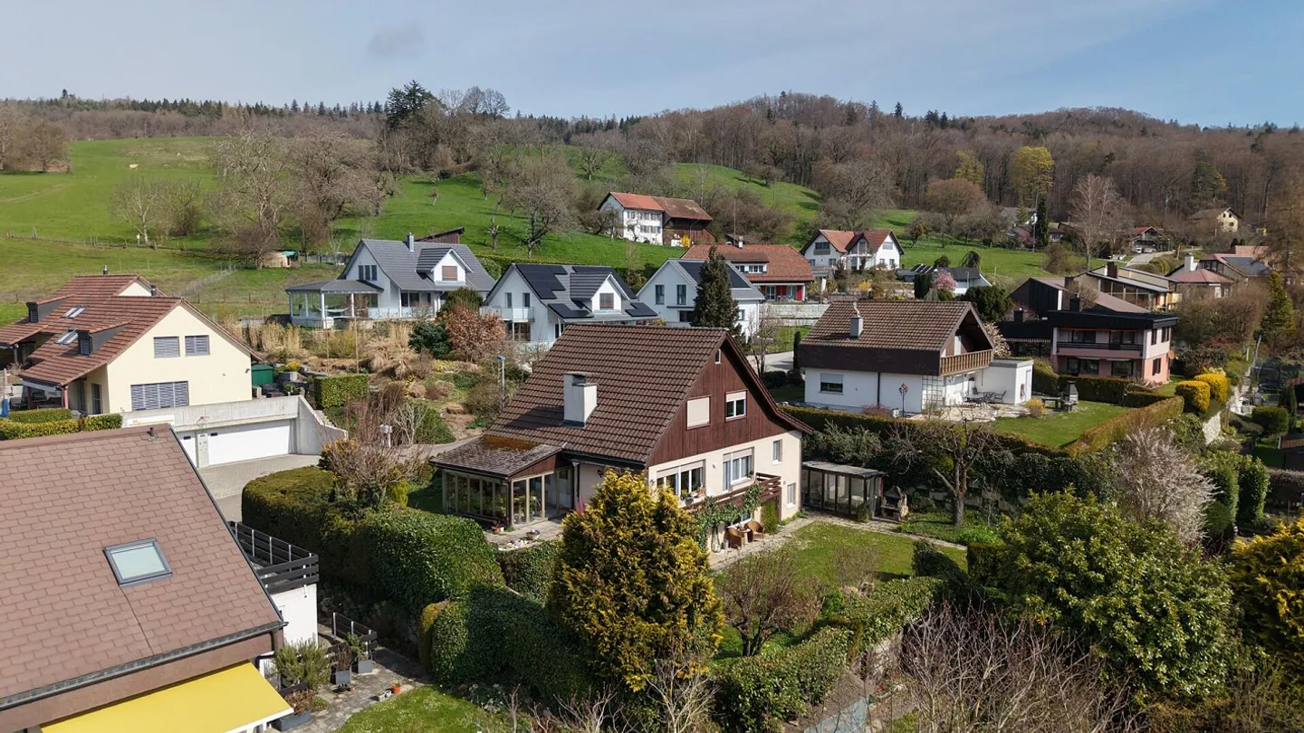 Paradis Familial Ensoleillé avec Potentiel d'Expansion dans un Emplacement de Choix - Photo 9 sur 19