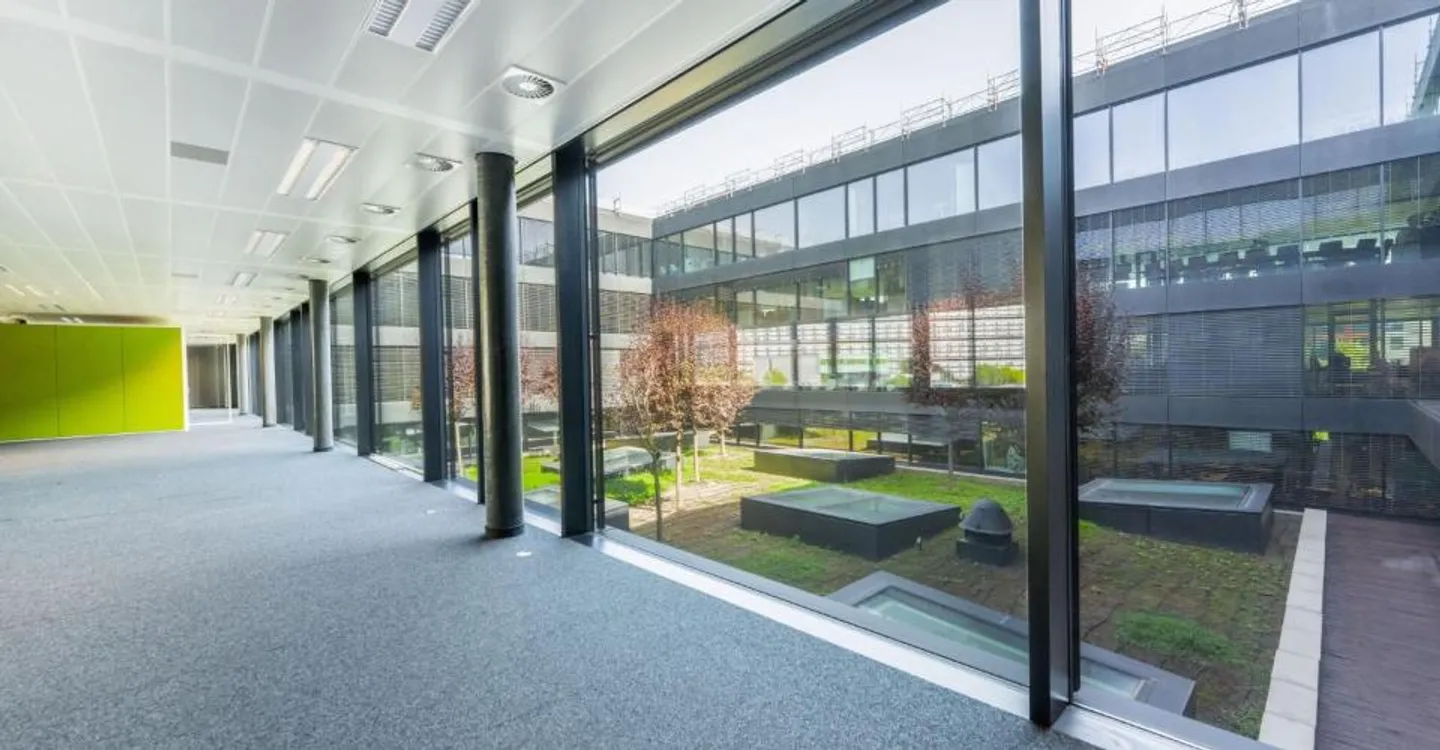 Administrative area of 529 m² - large bright and modular office spaces - Photo 2 of 7