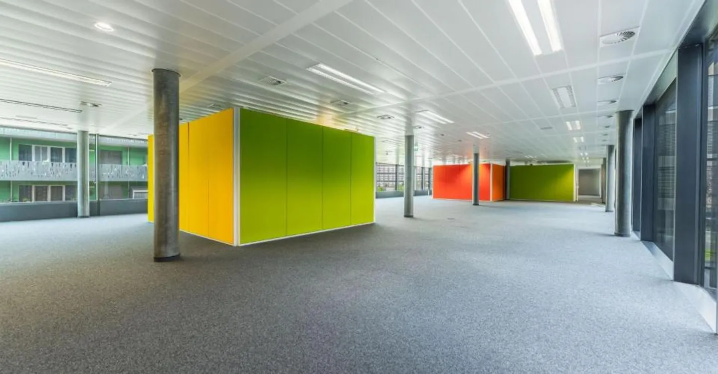 Administrative area of 529 m² - large bright and modular office spaces - Photo 3 of 7