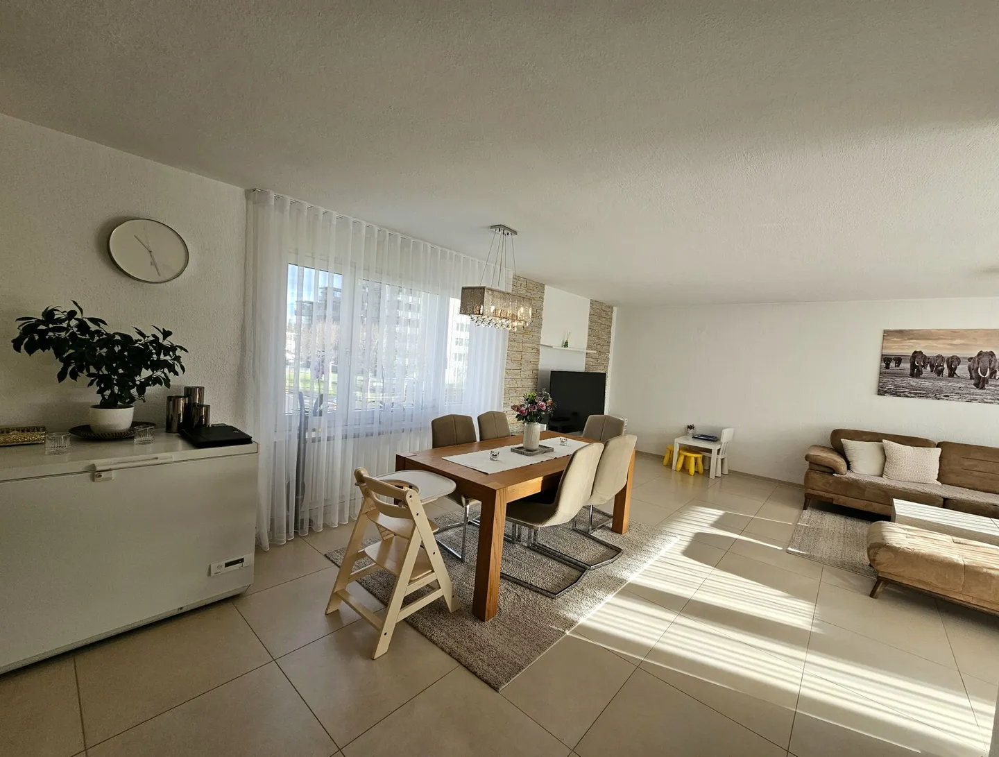 Well-maintained and bright 4.5-room apartment with balcony and panoramic view - Photo 5 of 15