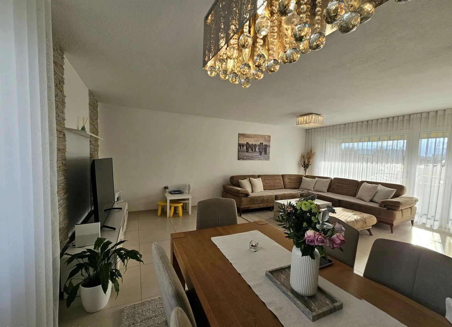 Well-maintained and bright 4.5-room apartment with balcony and panoramic view - Photo 6 of 15