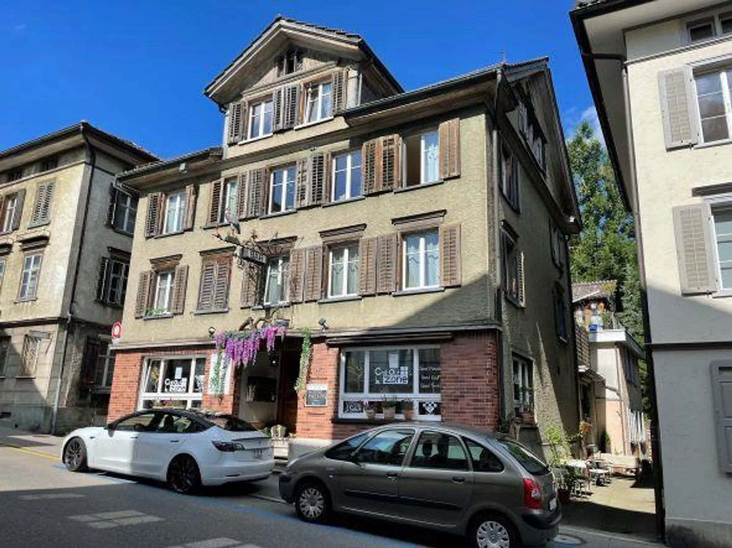 Charmante 4.5 Zimmer-Wohnung mit wunderschöner Terrasse im Innenhof - Foto 7 von 7