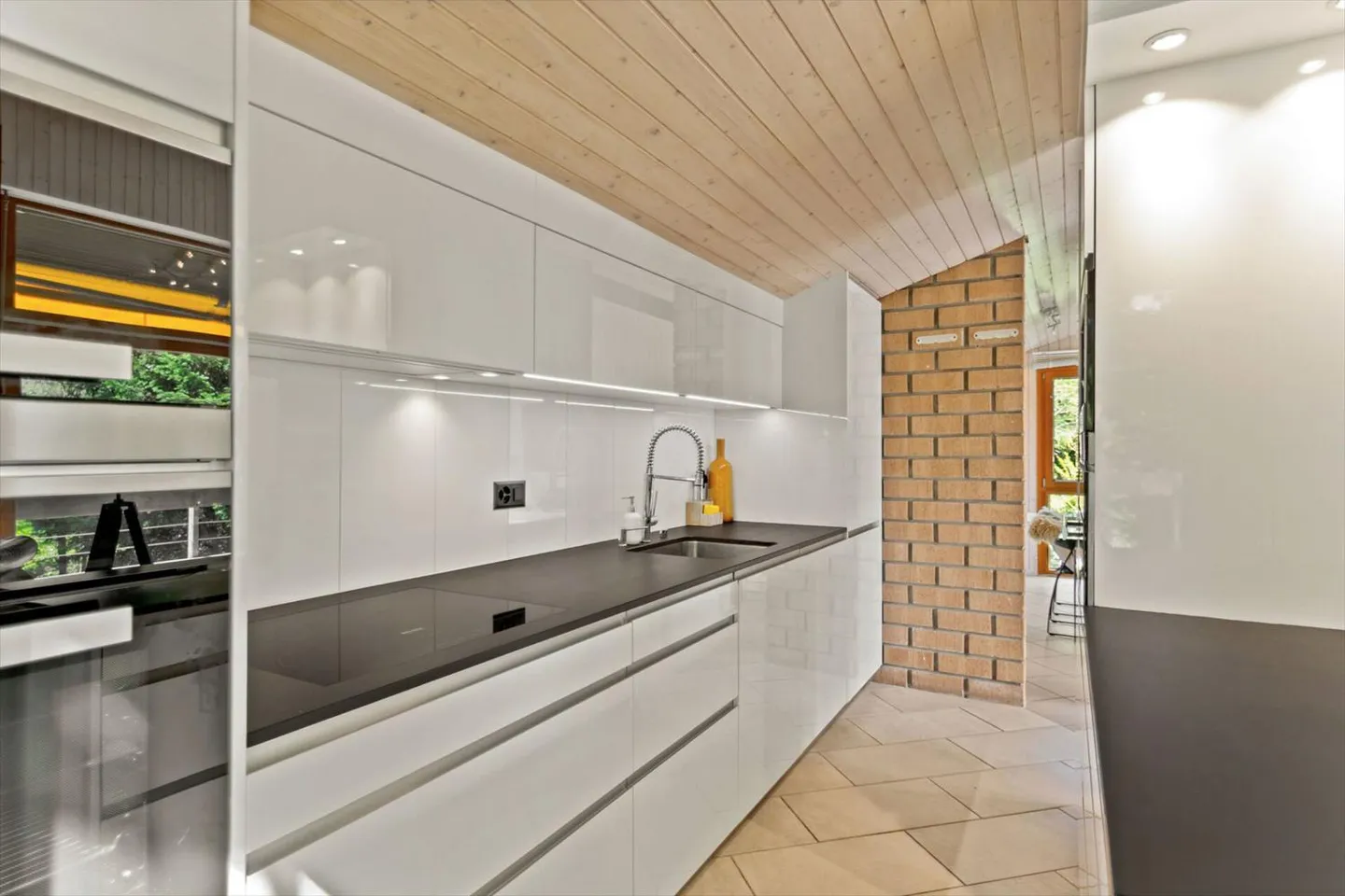 Les Savagnières, magnifique chalet de 4,5 pièces au cœur de la nature avec garage - Photo 3 sur 13