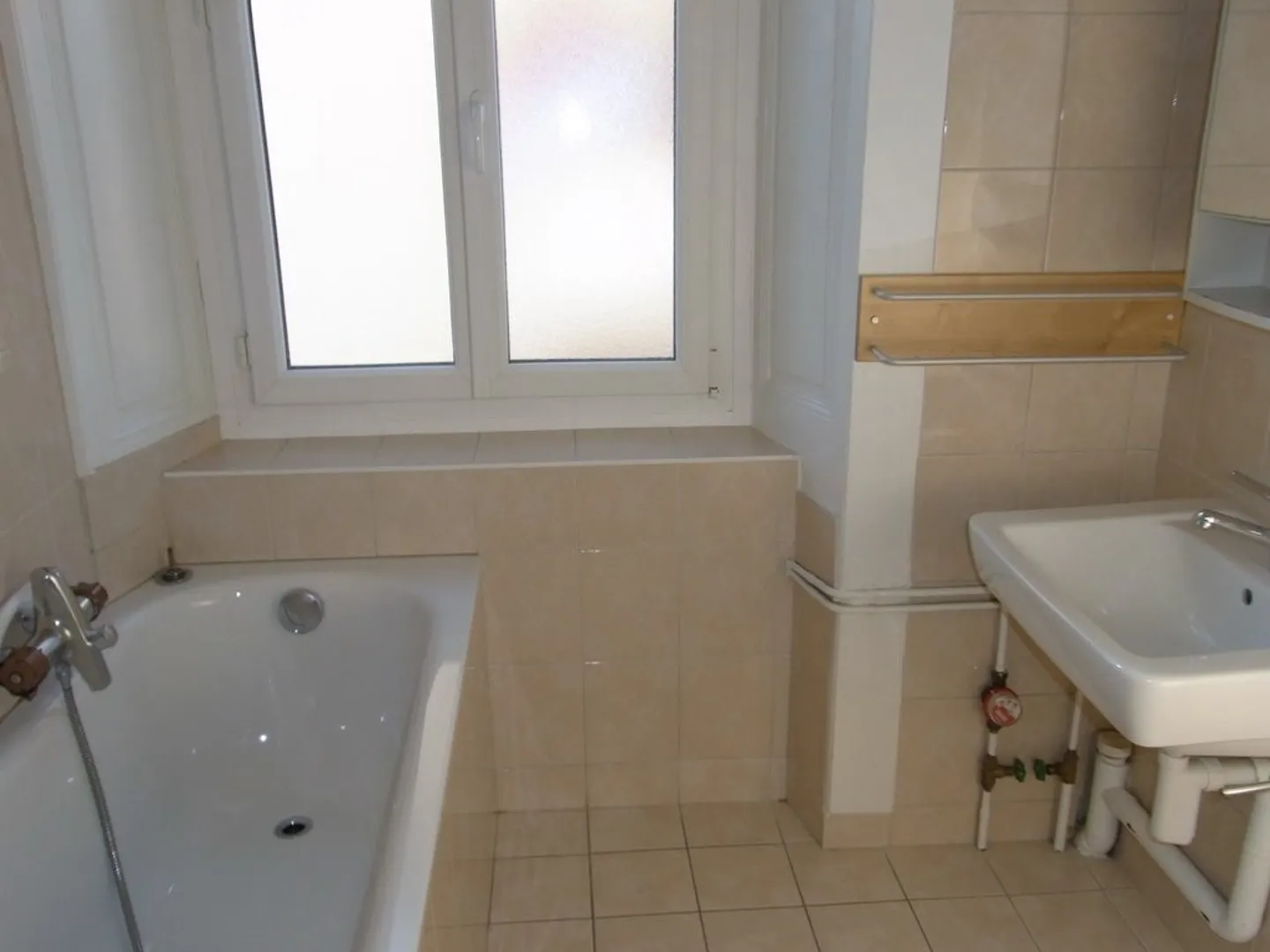 SPAZIOSO APPARTAMENTO DI 150 M2 CON CAMINO E TRAVI - Foto 5 di 9