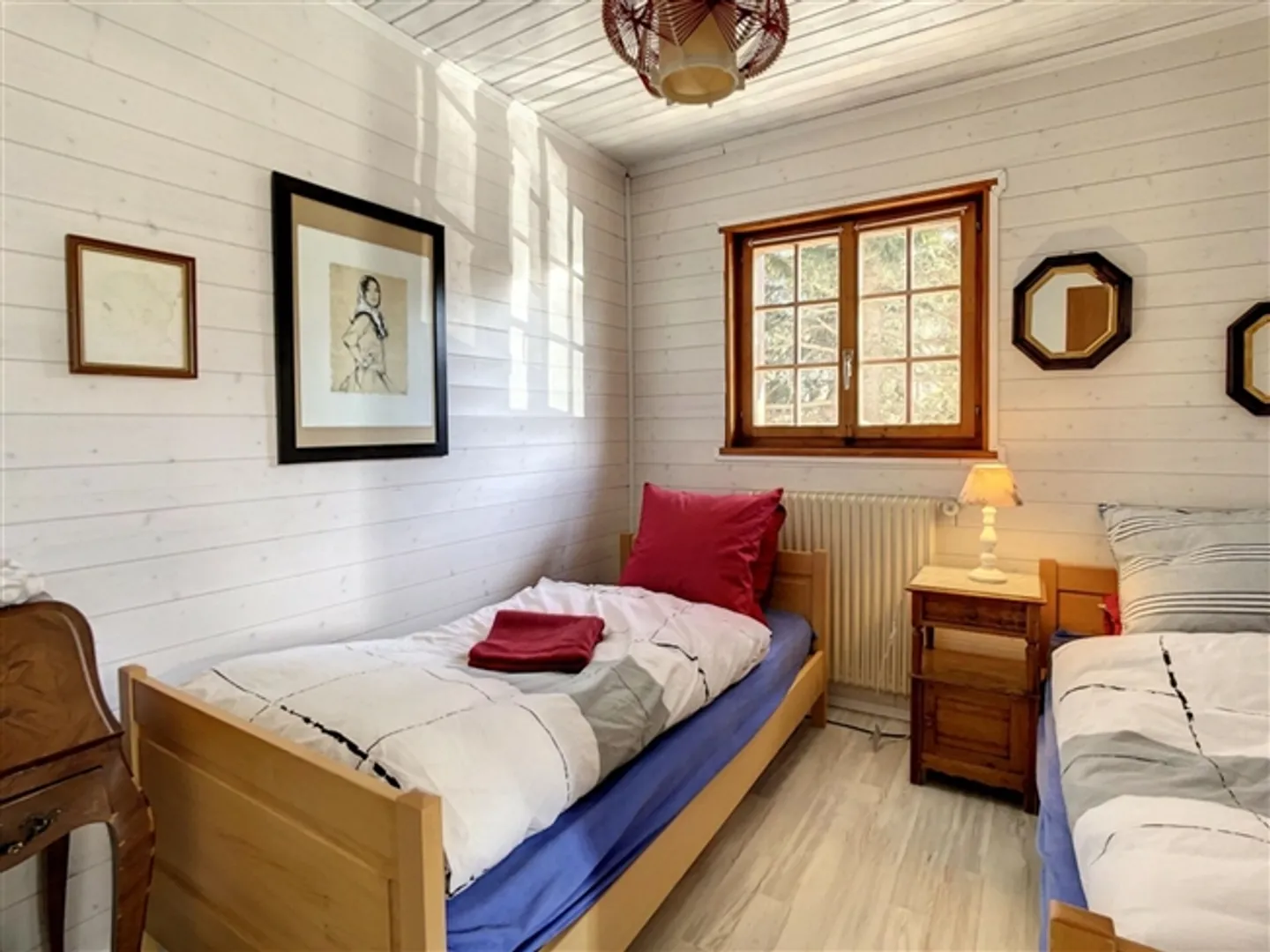 Chalet In the Middle of the Station - Photo 8 of 11