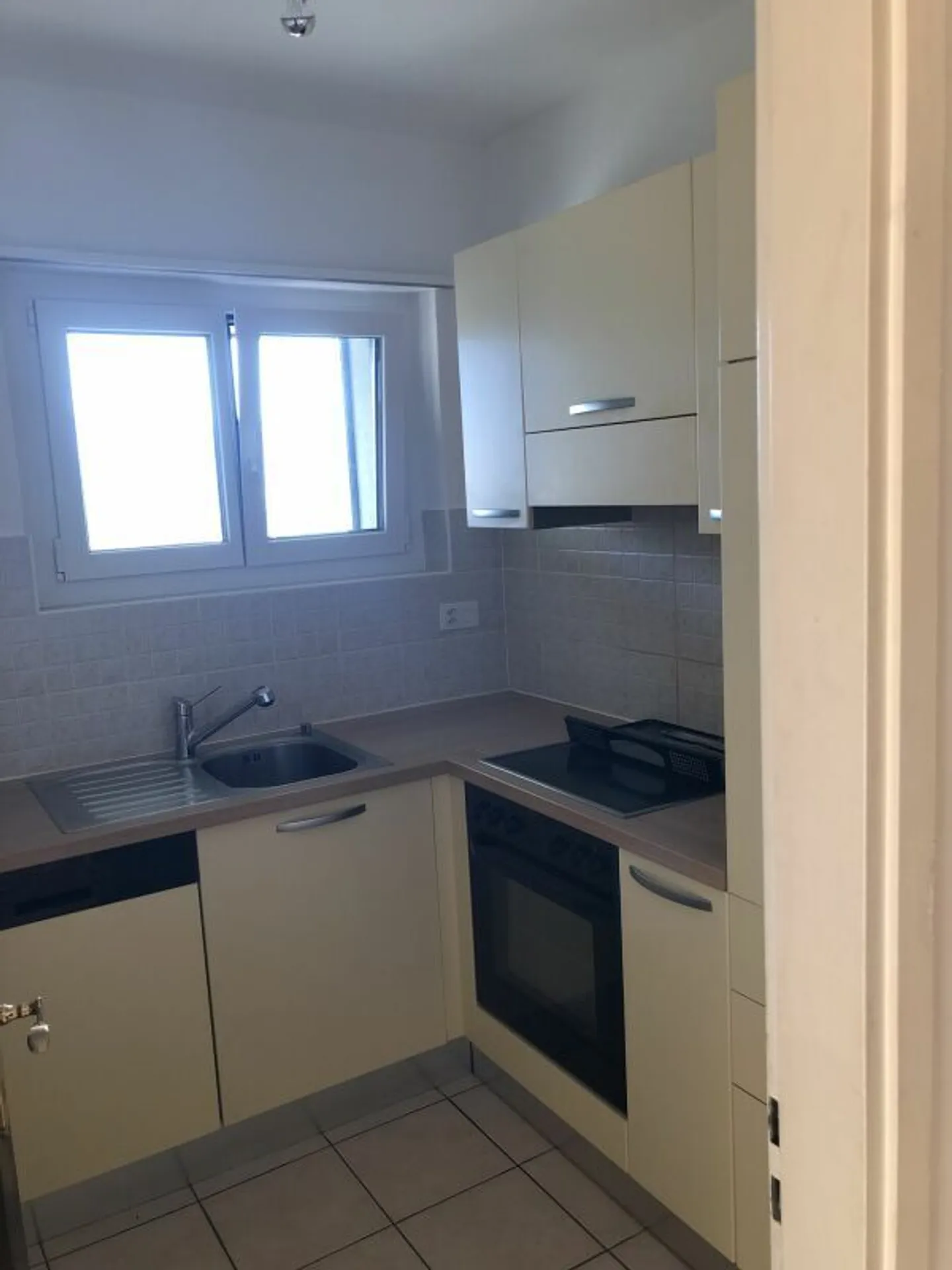 Ampio appartamento di 2.5 locali - Foto 3 di 5