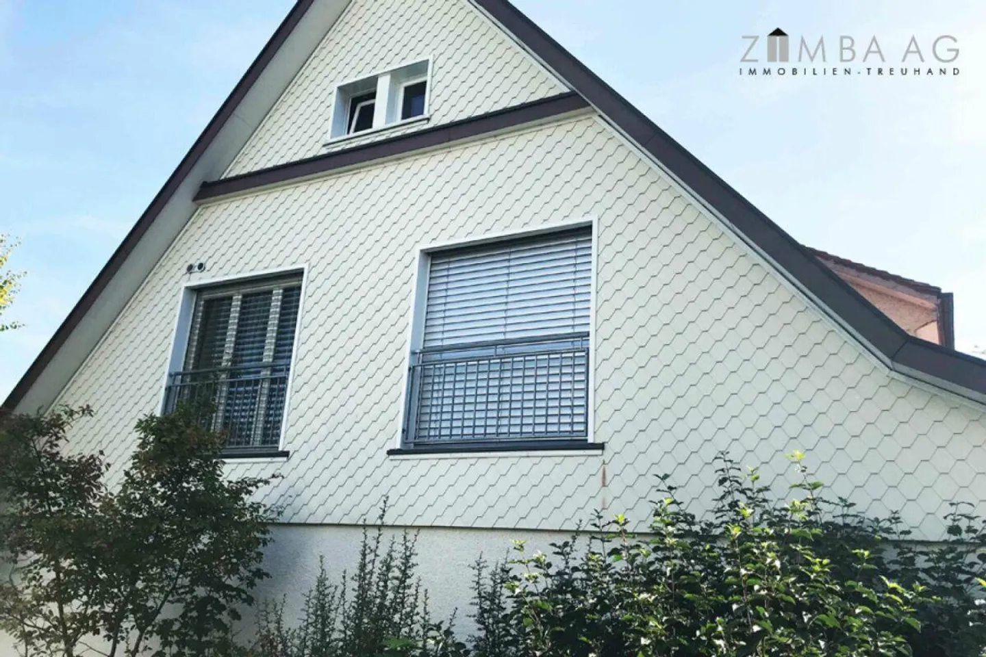 2-storey, very cozy - Photo 3 of 10