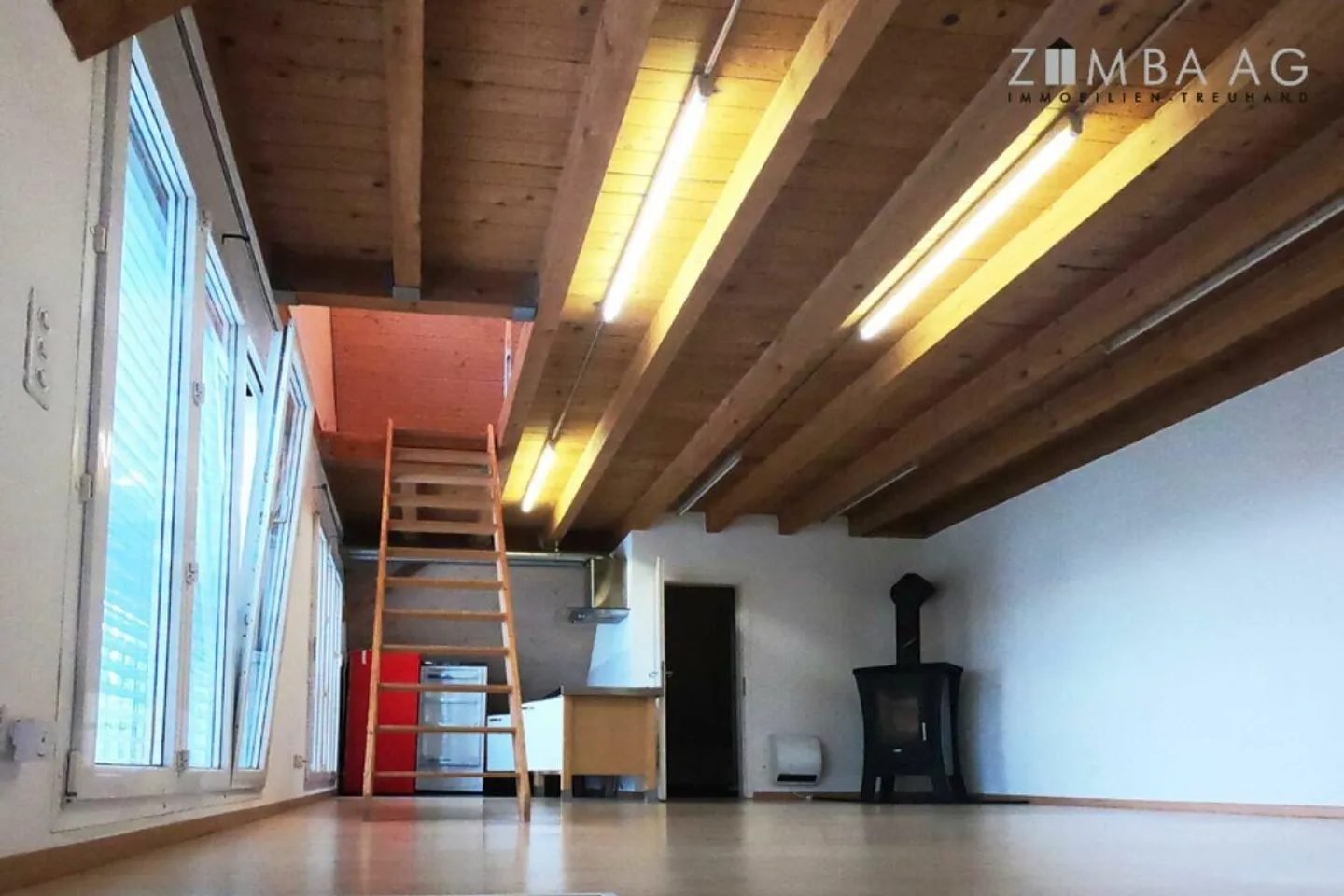 2-storey, very cozy - Photo 4 of 10