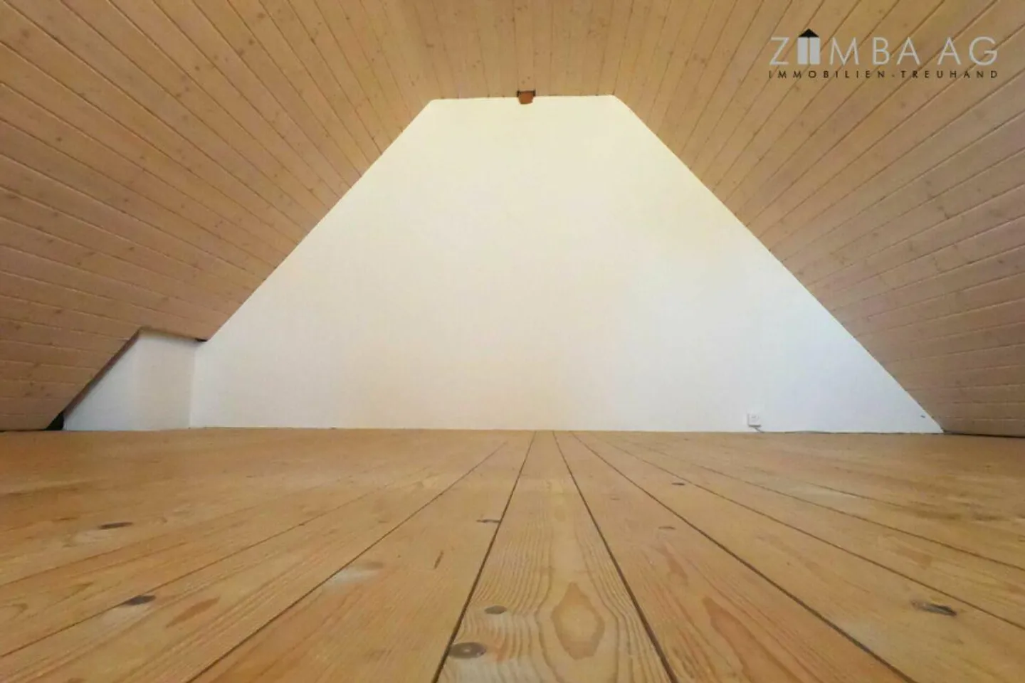 2-storey, very cozy - Photo 5 of 10
