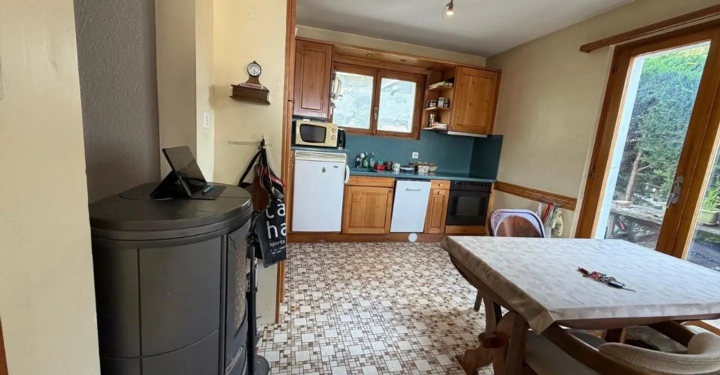 Spacious 4.5-room apartment in the village of Basse-Nendaz - Photo 2 of 12