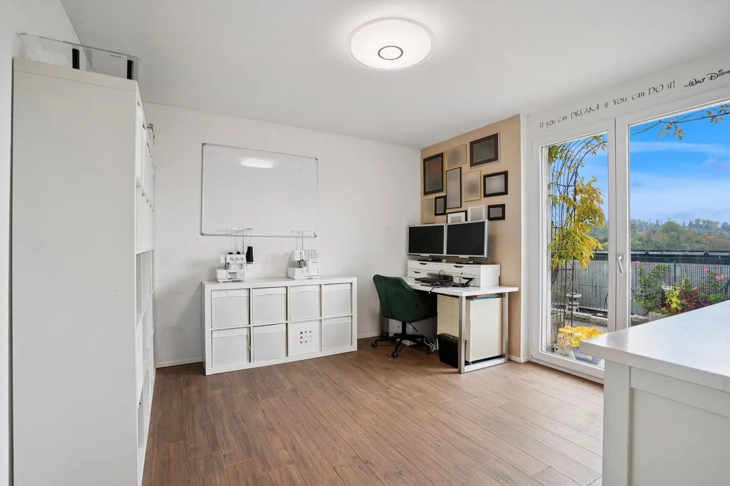 Modern 4.5-room attic apartment with terraces in Weiach - Photo 10 of 13