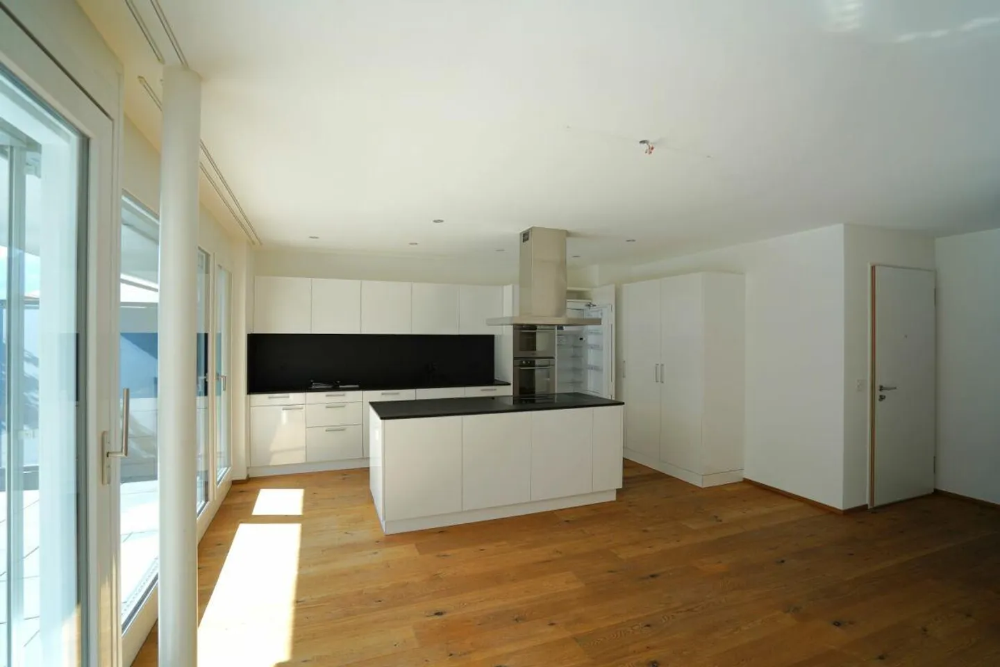 Geräumige Attikawohnung mit Terrasse - Foto 3 von 18