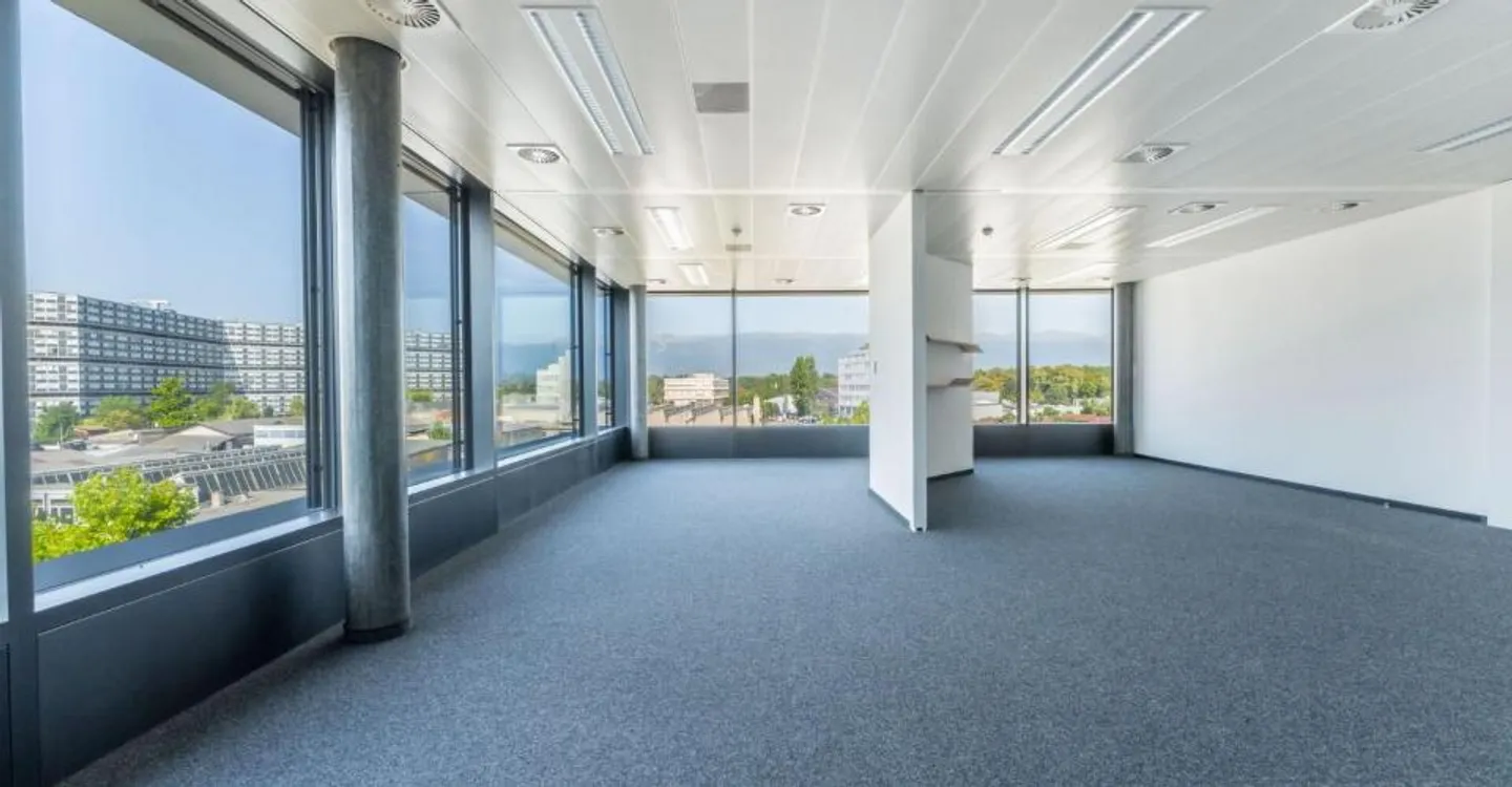 Administrative area of 292 m² on the 4th floor - large bright office spaces - Photo 1 of 7
